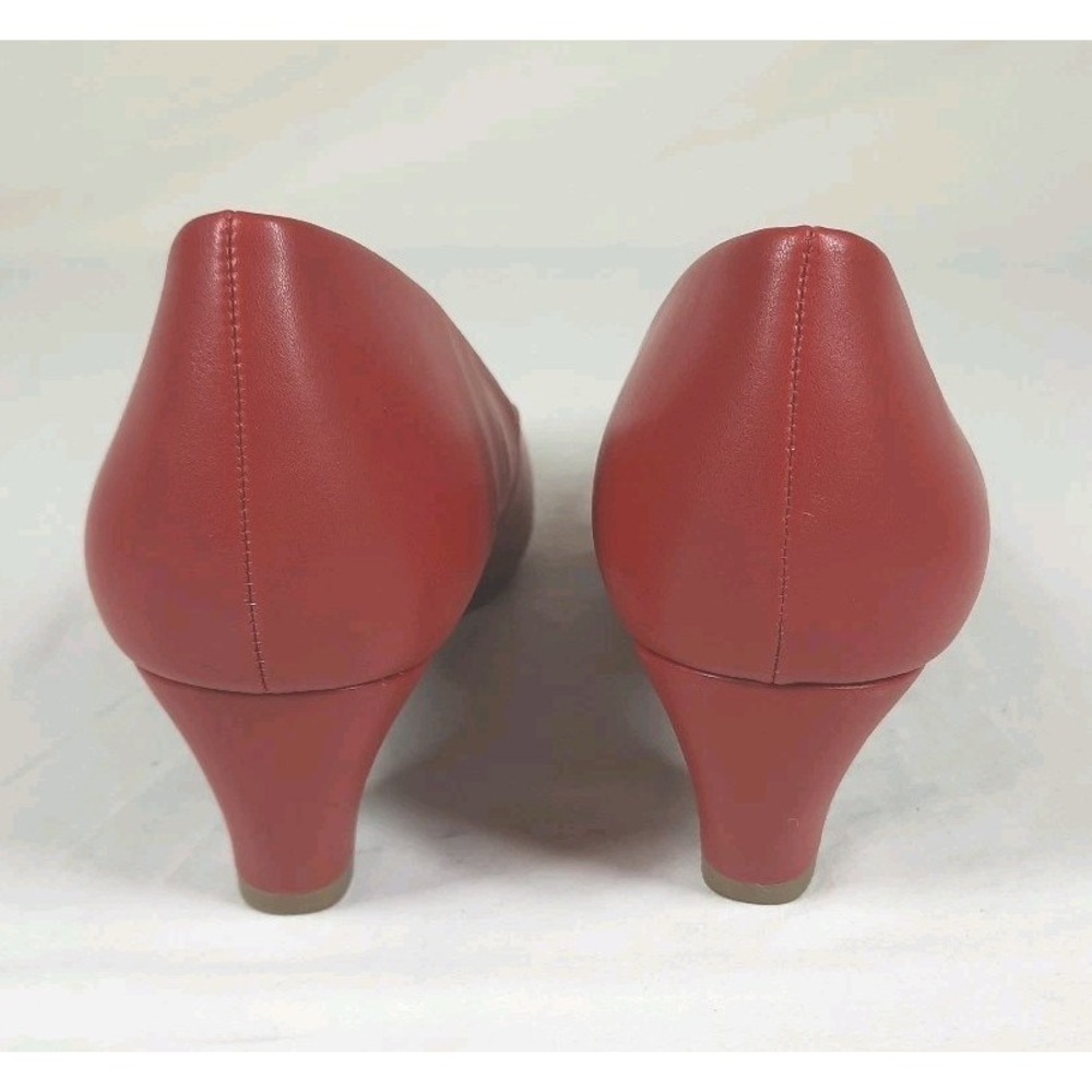 Journee Collection Luu Women's Round Toe Pumps Red Faux Leather US Size 7.5 - Picture 5 of 11